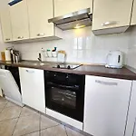 Mirko2 Mit Gemeinschaftlichem Pool By Interhome דירה