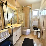 Mirko2 Mit Gemeinschaftlichem Pool By Interhome