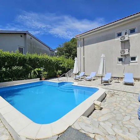 Mirko2 Mit Gemeinschaftlichem Pool By Interhome *