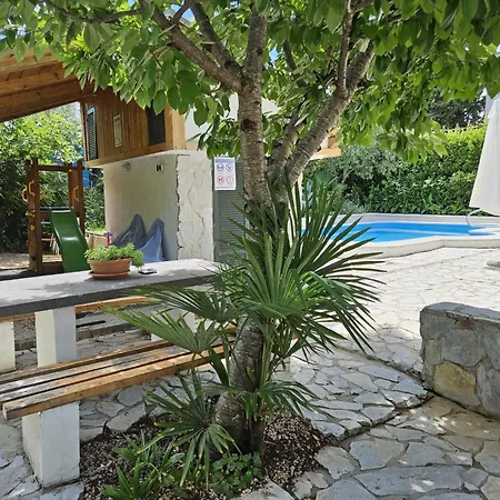 Mirko2 Mit Gemeinschaftlichem Pool By Interhome Apartman
