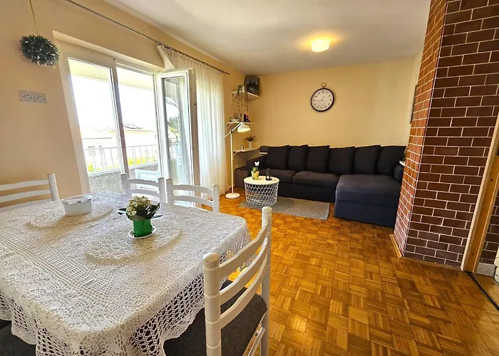 Mirko2 Mit Gemeinschaftlichem Pool By Interhome Apartament Malinska