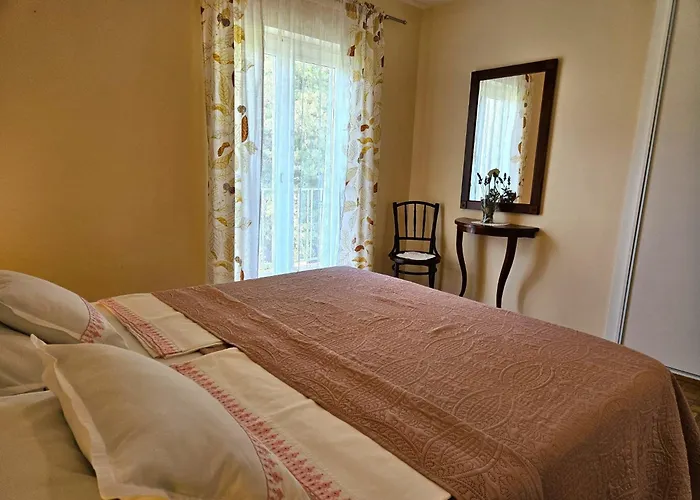 Mirko2 Mit Gemeinschaftlichem Pool By Interhome Apartament