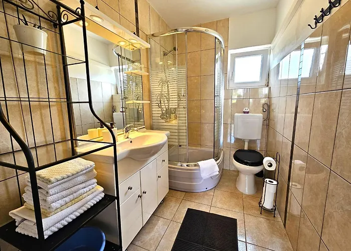 Mirko2 Mit Gemeinschaftlichem Pool By Interhome